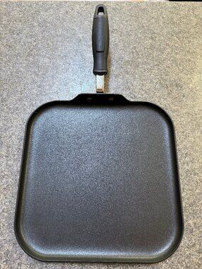 WearEver 11" Nonstick Square Griddle Pan New